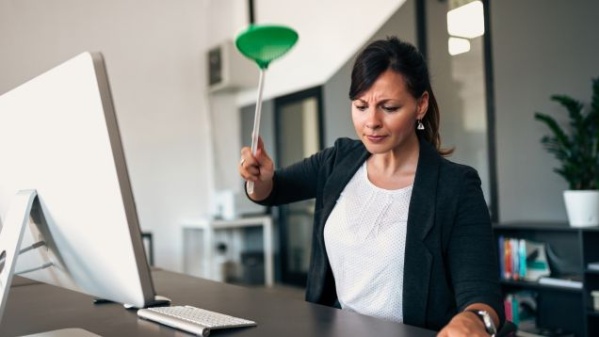 illustration pour Que faire si les punaises de lit envahissent le travail ?