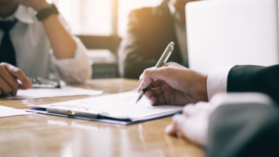 Refus d'un CDI après un CDD  : le point sur l'obligation de signalement à France Travail pour les employeurs