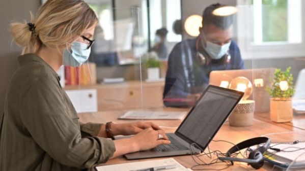 Chômage partiel personnes vulnérables, télétravail, aménagement de poste : les mesures de protection