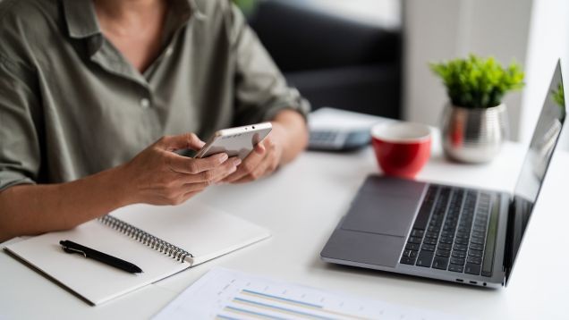 Suite à la création de son entreprise, quelles cotisations sociales et quel impôt pour le dirigeant ?