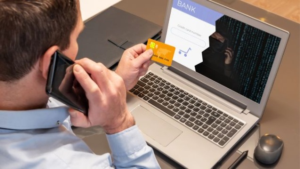 illustration pour Analyse du site Valtriora : comment éviter les escroqueries financières ?