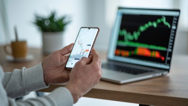 illustration pour Novix Grade : analyse d’un courtier suspect et bonnes pratiques contre les arnaques de trading