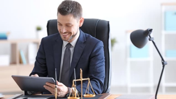 illustration pour Intelligence artificielle et droit : quel avenir pour les professions juridiques ?