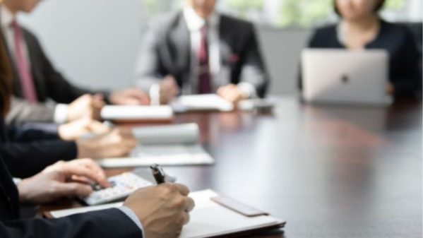 illustration pour Les décisions collectives dans les sociétés civiles et commerciales