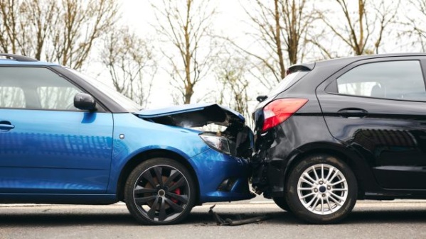illustration pour Accident causé par un conducteur non assuré, non identifié ou au volant d’un véhicule volé : qui indemnise la victime ?
